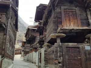 Alt-Zermatt mit schmalen Gässchen